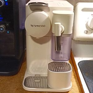 Nespresso latissima one coffee maker